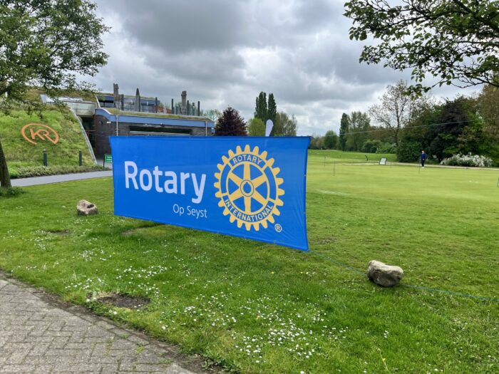 De vlag van Rotary op Seyst